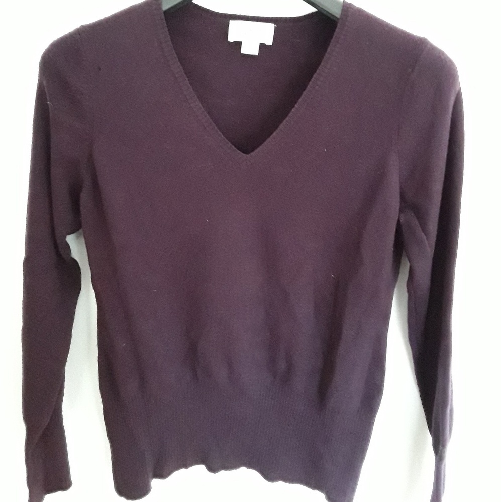 Light V-neck sweater
